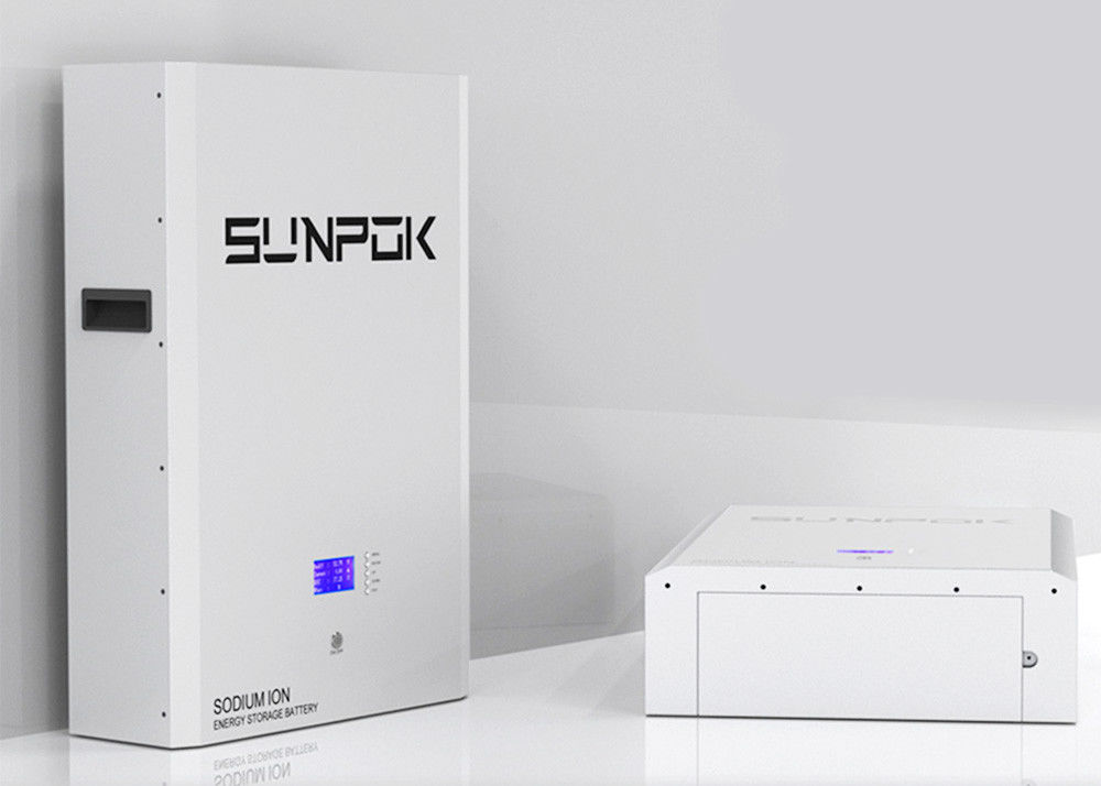 Sunpok Sodyum İyon Pil 98% Şarj / Serbestleme Verimliliği 5-30 KWh Çıktı Gücü Aralığı
